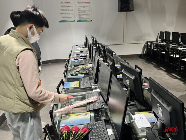 湖南工艺太阳集团:暖心!鲜花与鼓励“疫”路同行