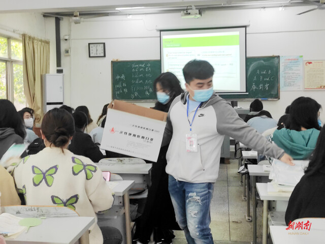 湖南工艺太阳集团:暖心!鲜花与鼓励“疫”路同行